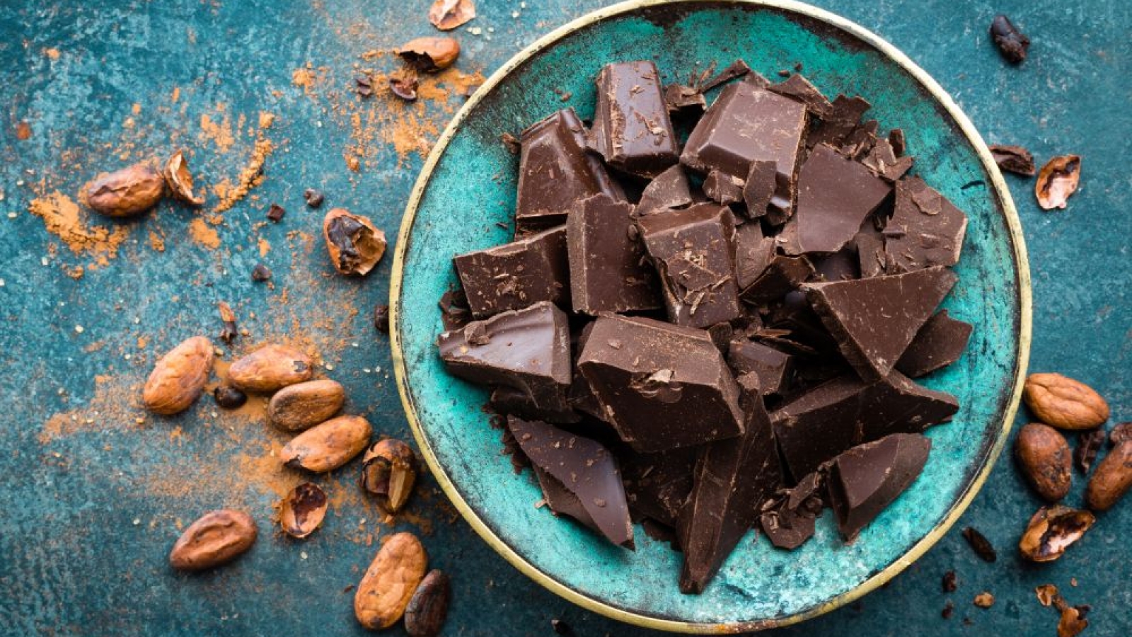 gorzka-czekolada-a-korzysci-dla-mozgu-jedzenie-czekolady-sprzyja-koncentracji-i-skupieniu